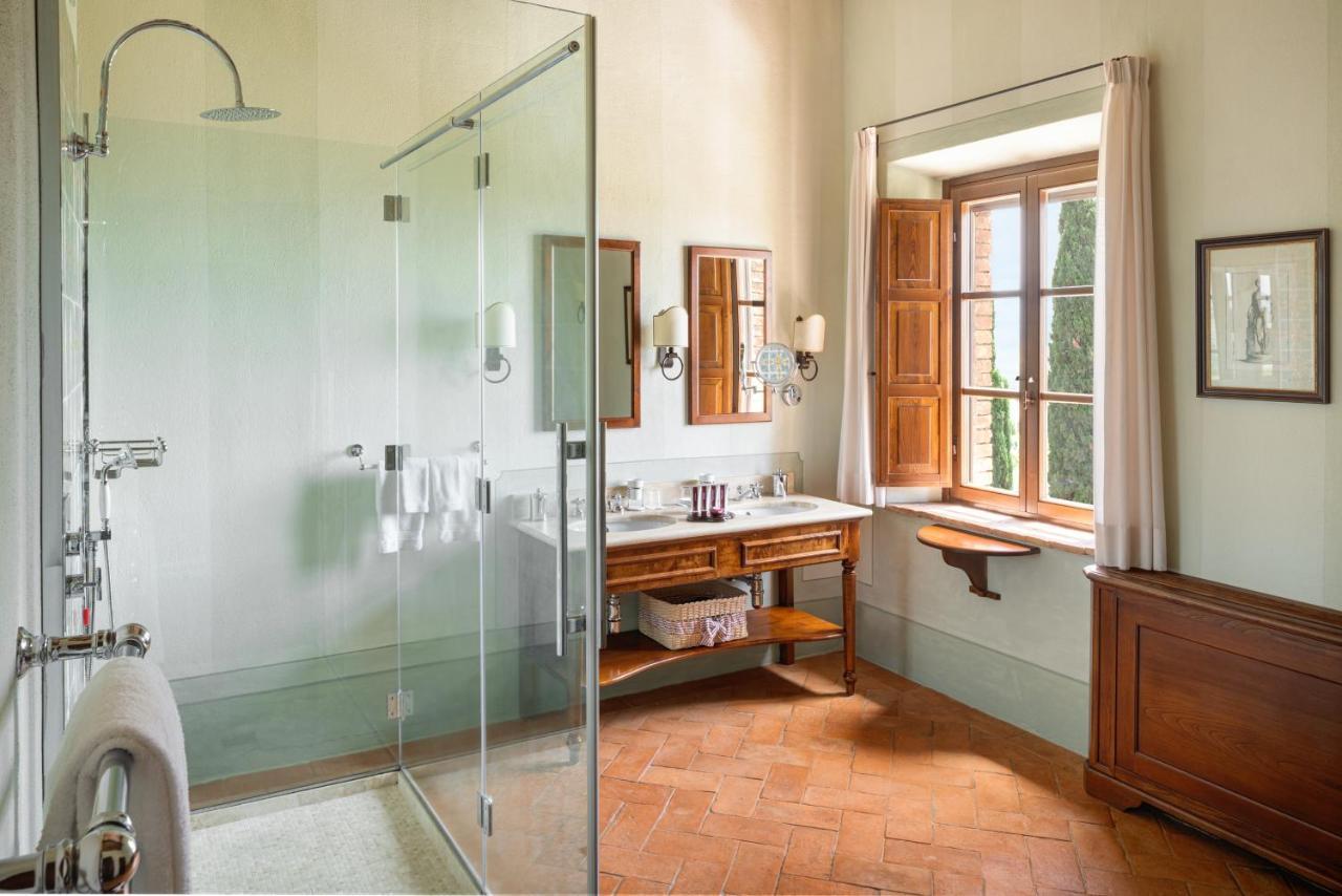 Castello Banfi - Il Borgo - Relais Et Chateaux Poggio alle Mura Luaran gambar