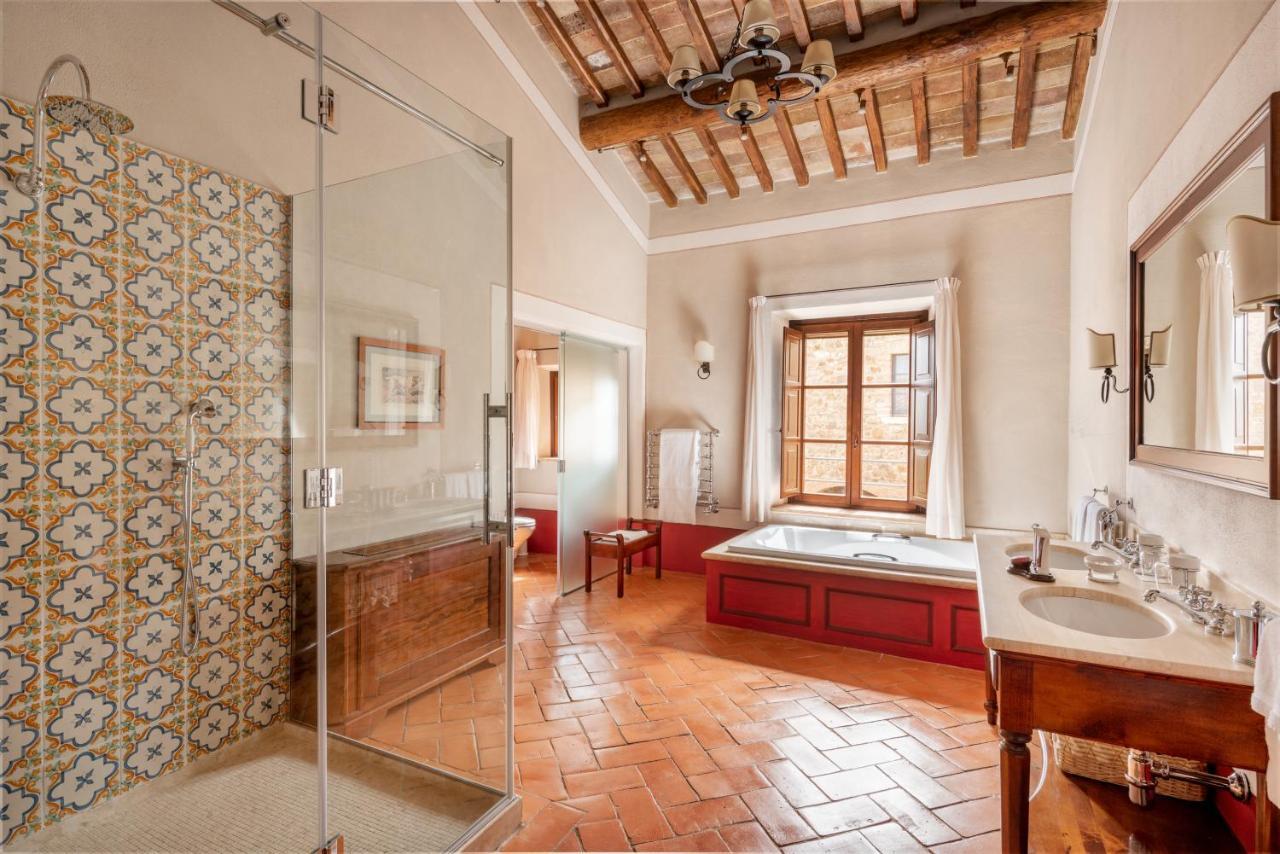 Castello Banfi - Il Borgo - Relais Et Chateaux Poggio alle Mura Luaran gambar