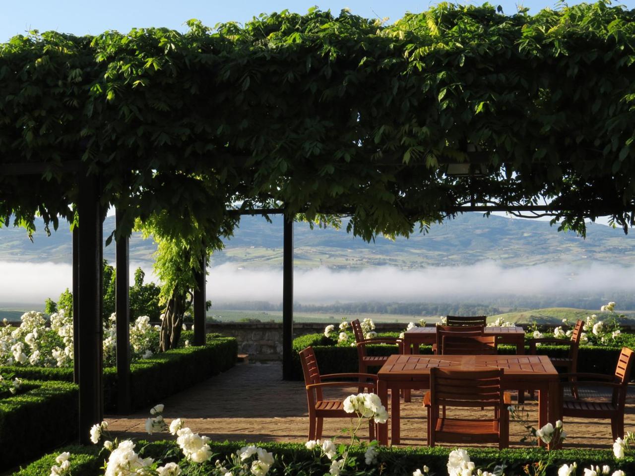 Castello Banfi - Il Borgo - Relais Et Chateaux Poggio alle Mura Luaran gambar