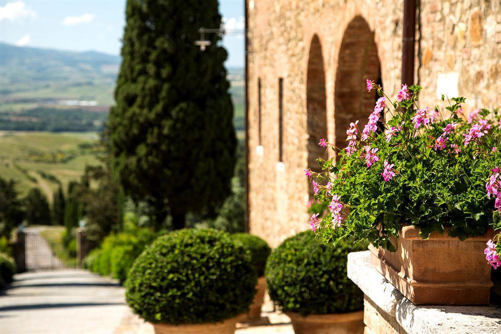 Castello Banfi - Il Borgo - Relais Et Chateaux Poggio alle Mura Luaran gambar