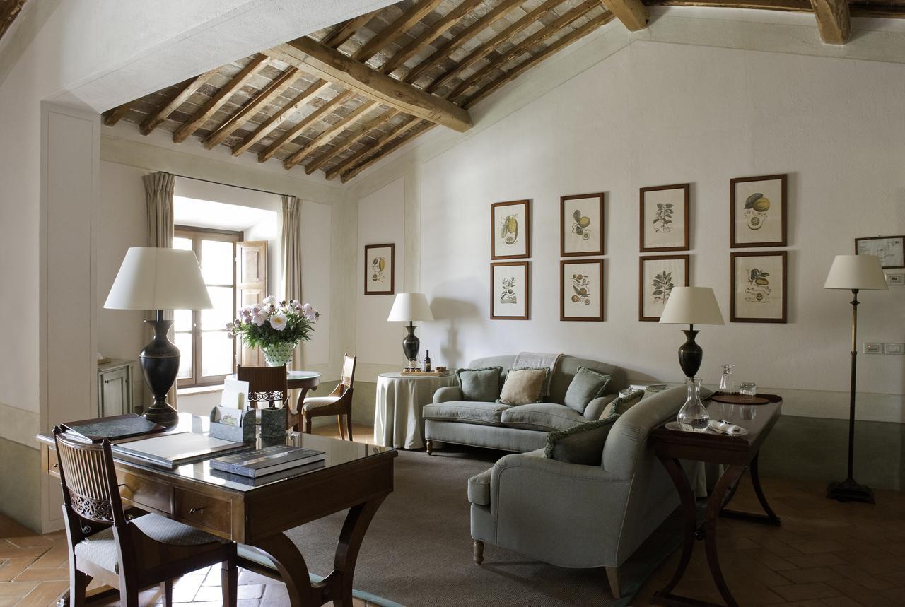 Castello Banfi - Il Borgo - Relais Et Chateaux Poggio alle Mura Luaran gambar