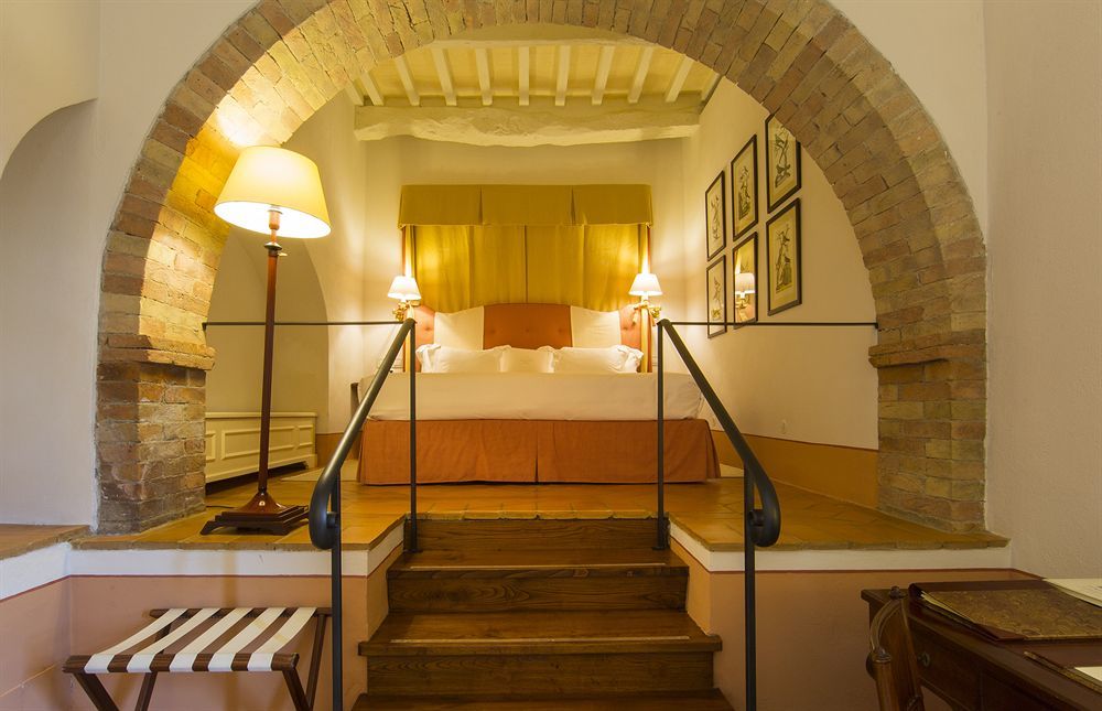 Castello Banfi - Il Borgo - Relais Et Chateaux Poggio alle Mura Luaran gambar