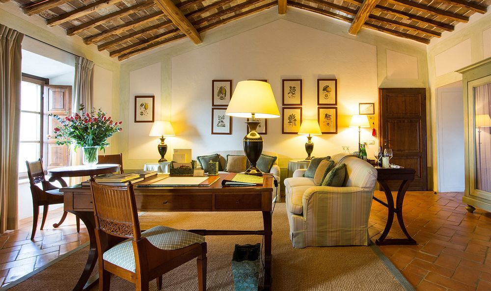 Castello Banfi - Il Borgo - Relais Et Chateaux Poggio alle Mura Luaran gambar