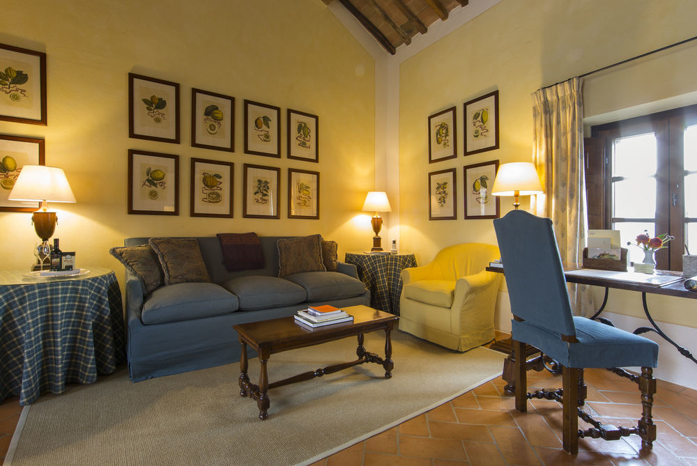 Castello Banfi - Il Borgo - Relais Et Chateaux Poggio alle Mura Luaran gambar