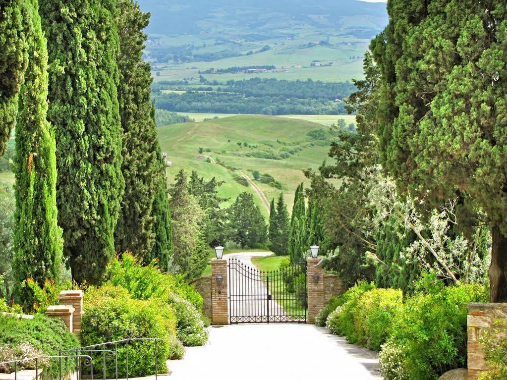 Castello Banfi - Il Borgo - Relais Et Chateaux Poggio alle Mura Luaran gambar