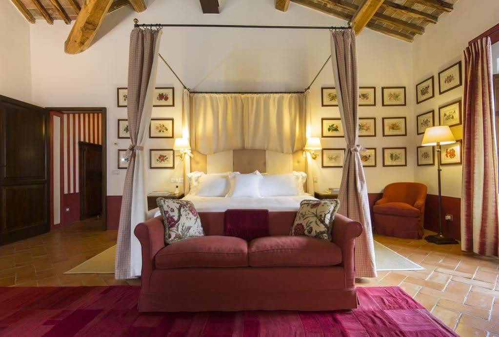 Castello Banfi - Il Borgo - Relais Et Chateaux Poggio alle Mura Luaran gambar