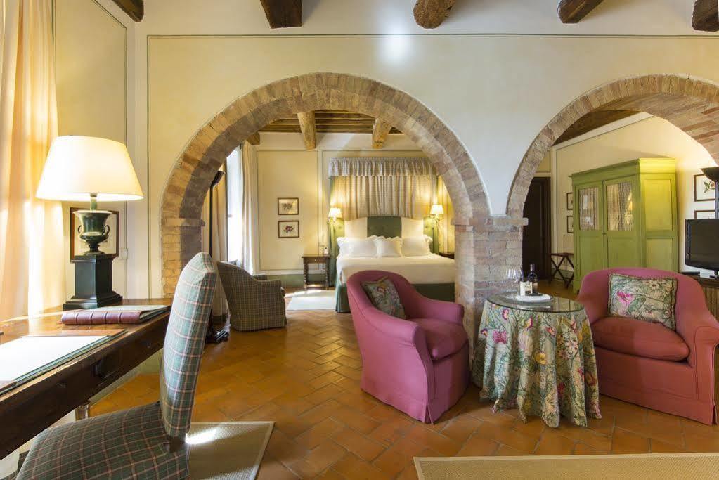 Castello Banfi - Il Borgo - Relais Et Chateaux Poggio alle Mura Luaran gambar