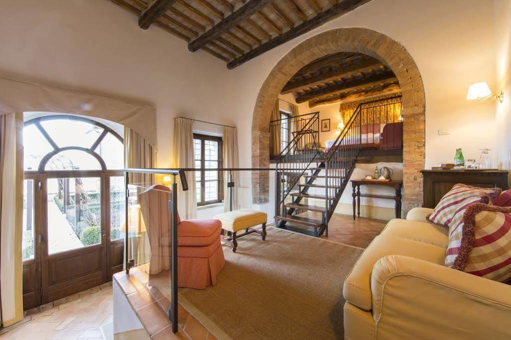 Castello Banfi - Il Borgo - Relais Et Chateaux Poggio alle Mura Luaran gambar
