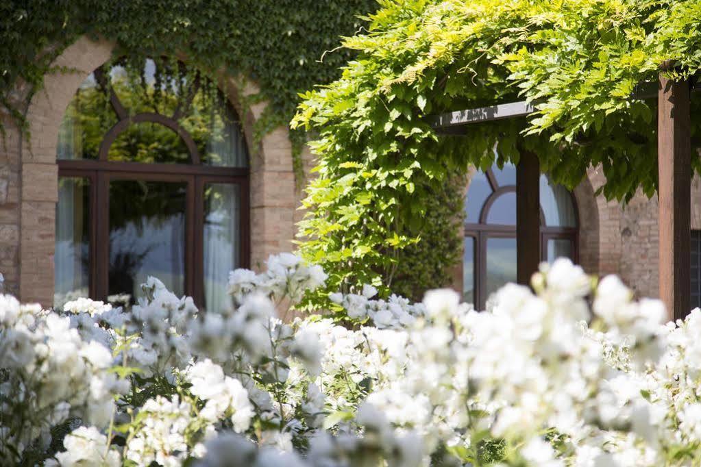 Castello Banfi - Il Borgo - Relais Et Chateaux Poggio alle Mura Luaran gambar